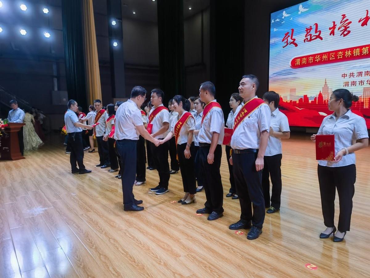 浏阳河水兵舞，展现舞动的水上力量